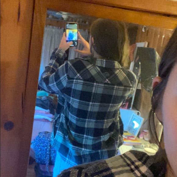 Women’s Flannel - Picture 2 of 4